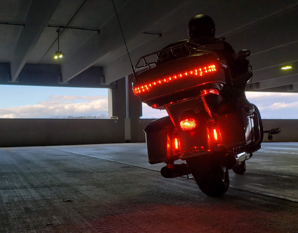 Coppia di moduli luce freno B6 DENALI DNLB610300K con supporti per parafango Harley-Davidson
