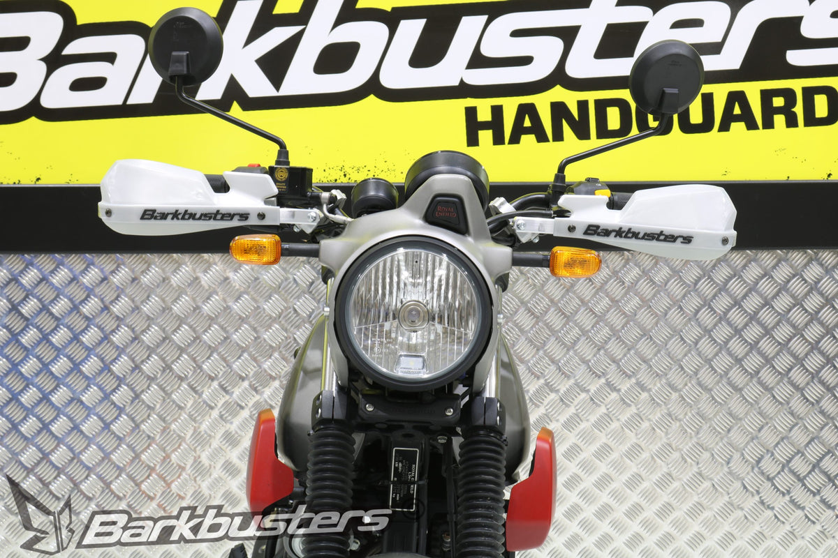 Royal Enfield Scram 411 con paramani Barkbusters VPS montati sul kit BHG-104