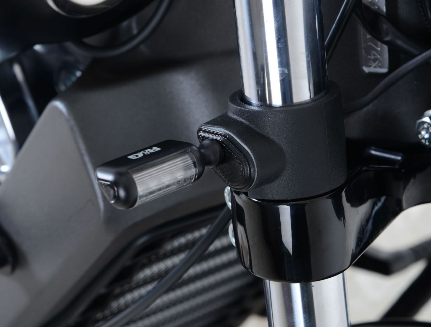 Adattatori per minifrecce anteriori per Indian Scout '15- - Scout Bobber - Scout Sixty (minifrecce non incluse)