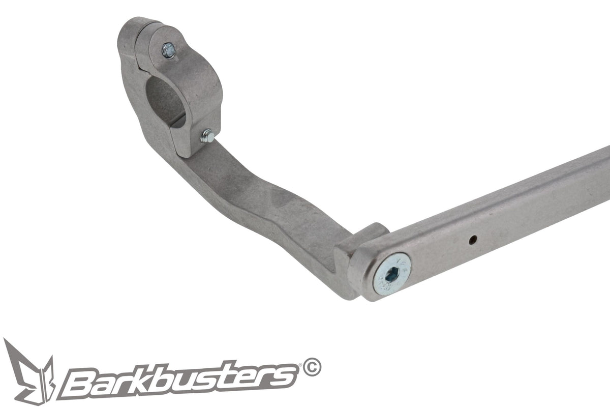 Dettaglio del morsetto a telaio del kit BHG-086 sul manubrio della Suzuki V-Strom
