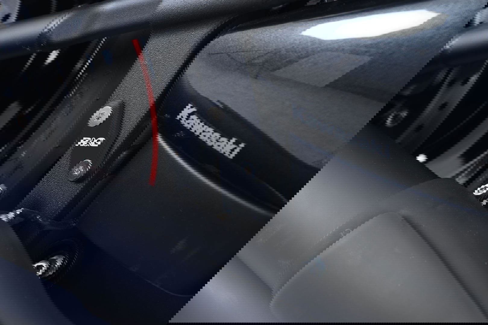 Placchette Copri Fori Poggiapiedi Posteriori Paio Kawasaki Vulcan Vn 900 Custom 2007 Classic 06 Classic Lt 11 18031 Rg BLP0062BK - Endurrad