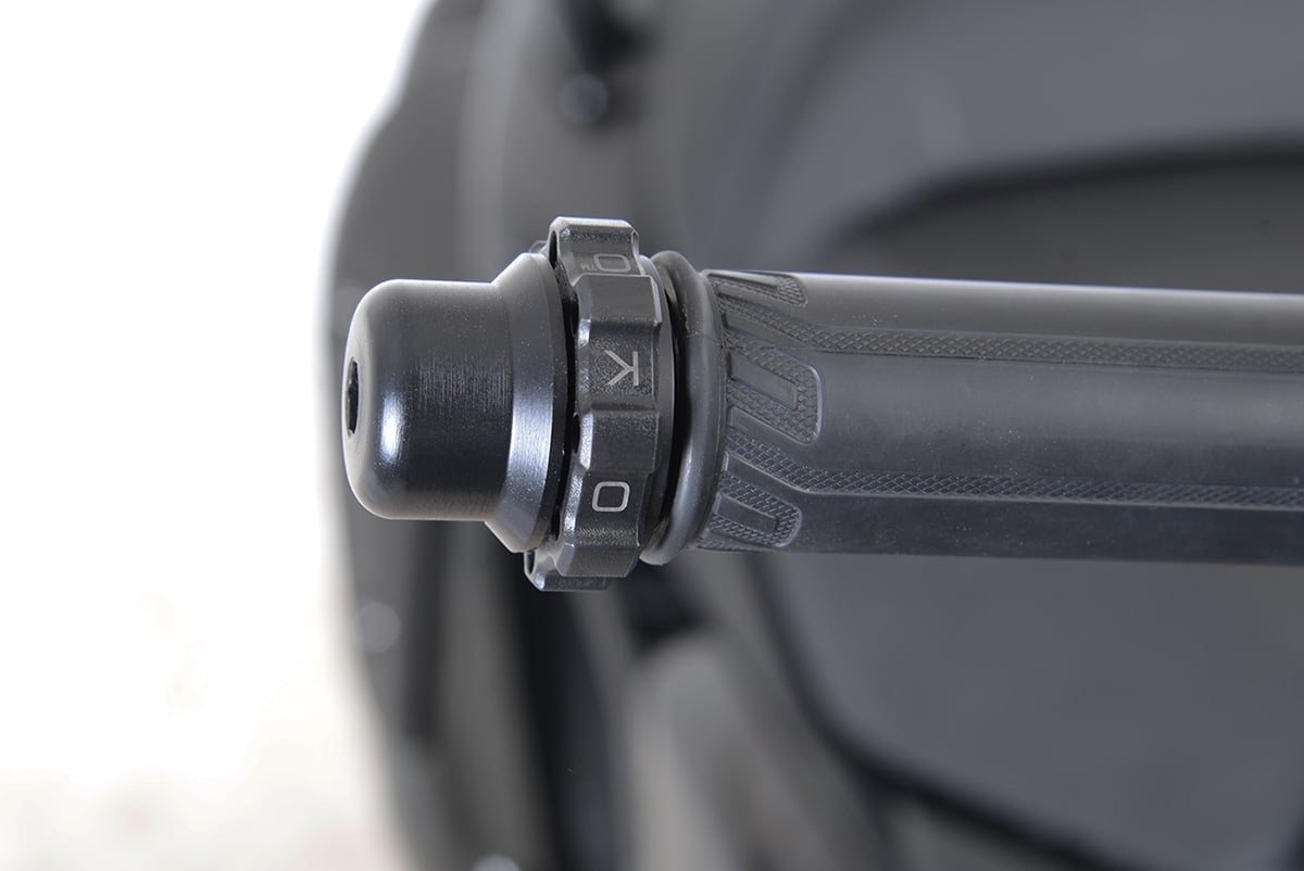 Cruise control Kaoko YAM810 montato su Yamaha T-Max 560