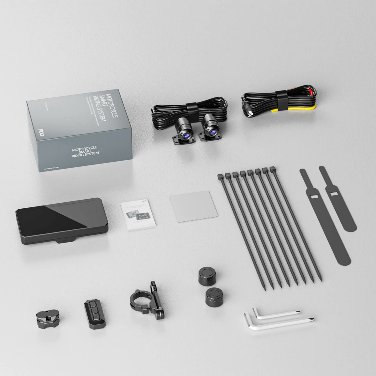 JADO S6 Kit completo: S6 + daschcam sony + TMPS pressione pneumatici moto, Remote controll wireless, supporto manubrio, libretto istruzioni, chiavi esagonali, fascette, blocca cavo, cavi gps e alimentazione, supporto per snodo manubrio.