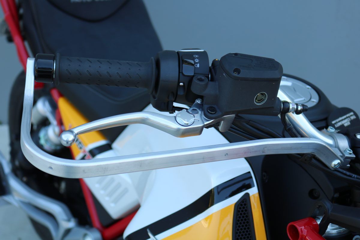 Kit montaggio paramani - due punti di fissaggio - MOTO GUZZI V 85 TT ('19 - ), V85TT TRAVEL ('20 - ) - ENDURRAD