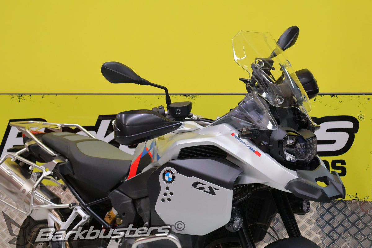 Kit Barkbusters BHG-118 montato su BMW F 900 GS Adventure Ride Pro con plastiche STORM