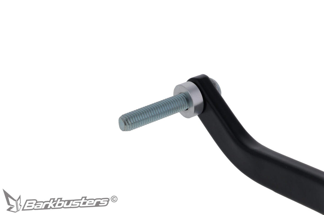 Dettaglio dell'attacco all'estremità del manubrio del kit Barkbusters BHG-124