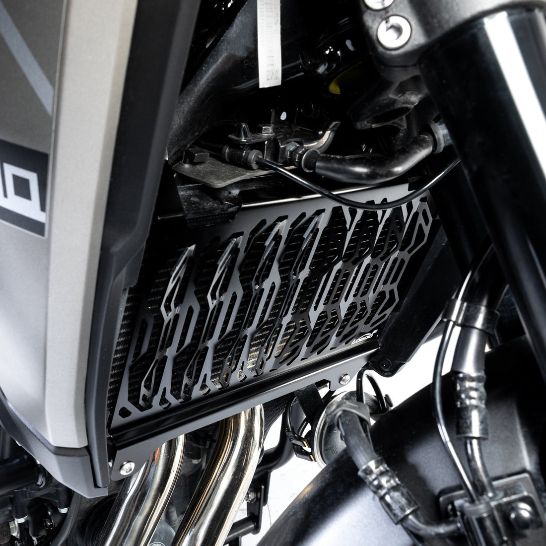 Protezione radiatore LOBOO per Honda NX500 – dettaglio 5