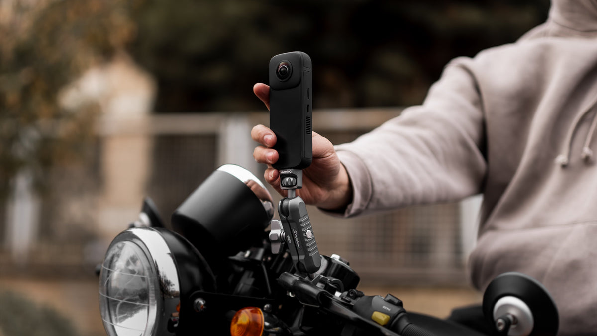 Pilota con camera a 360 gradi su supporto Outplorer G100