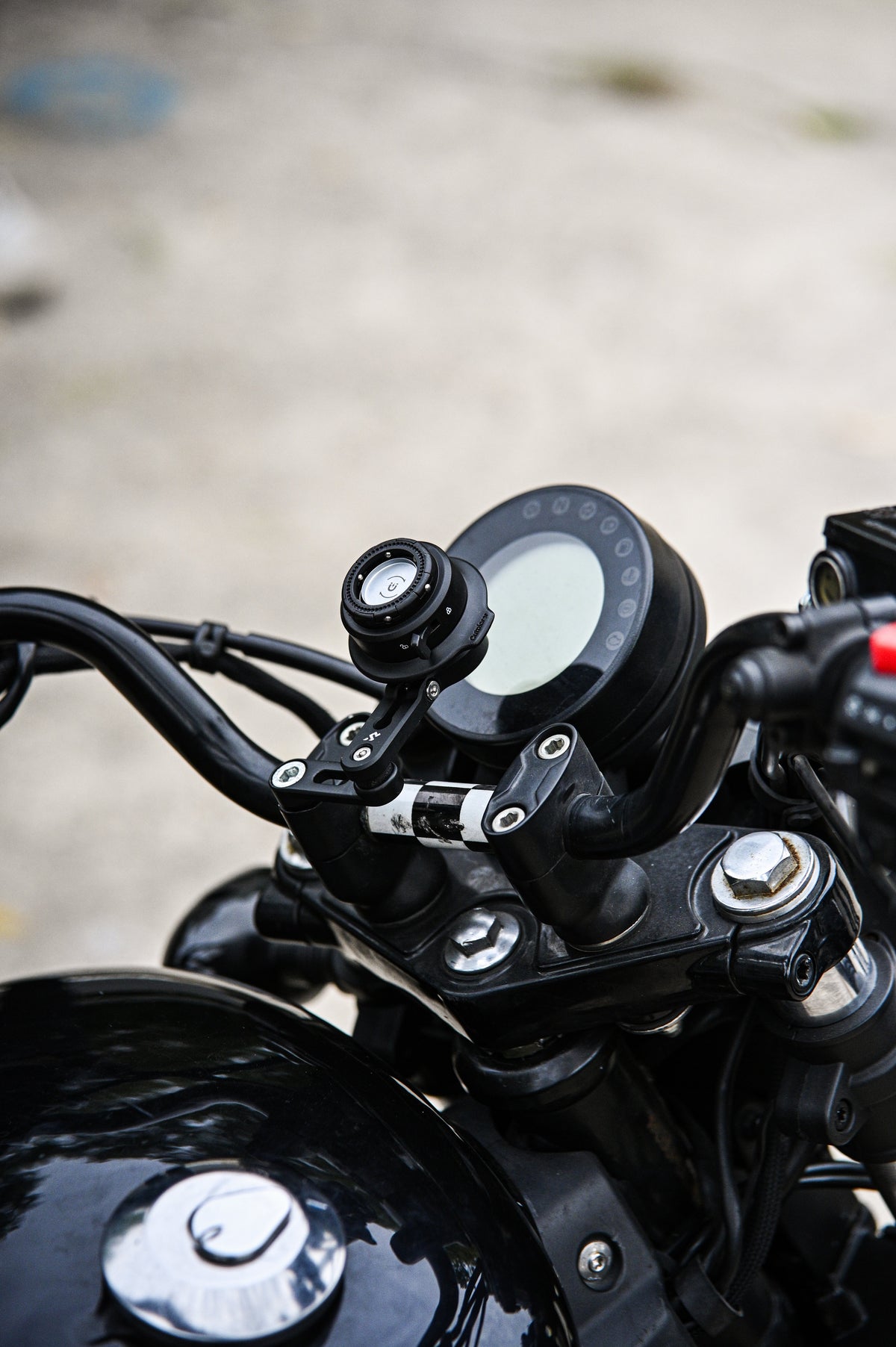 Porta cellulare Outplorer QM03 montato su moto