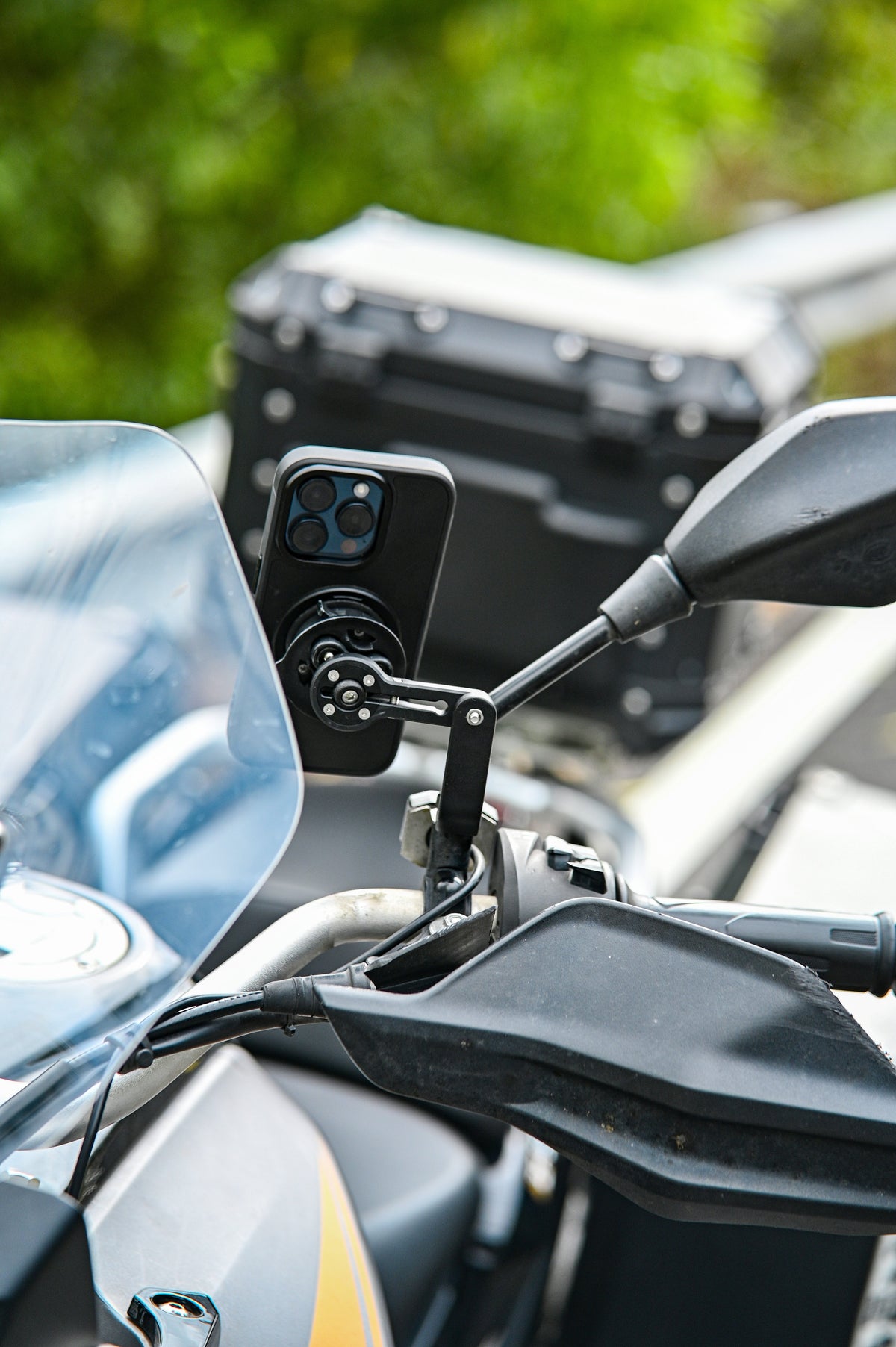 Porta cellulare Outplorer QM05 montato su moto