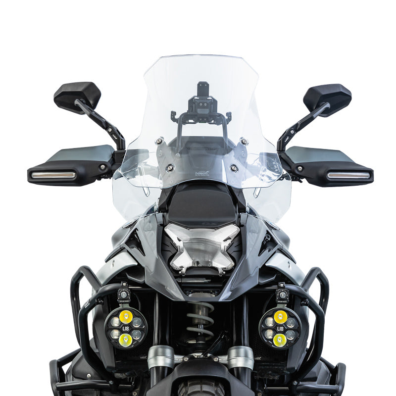 Parabrezza trasparente montato sulla BMW R 1300 GS, vista frontale su fondo bianco
