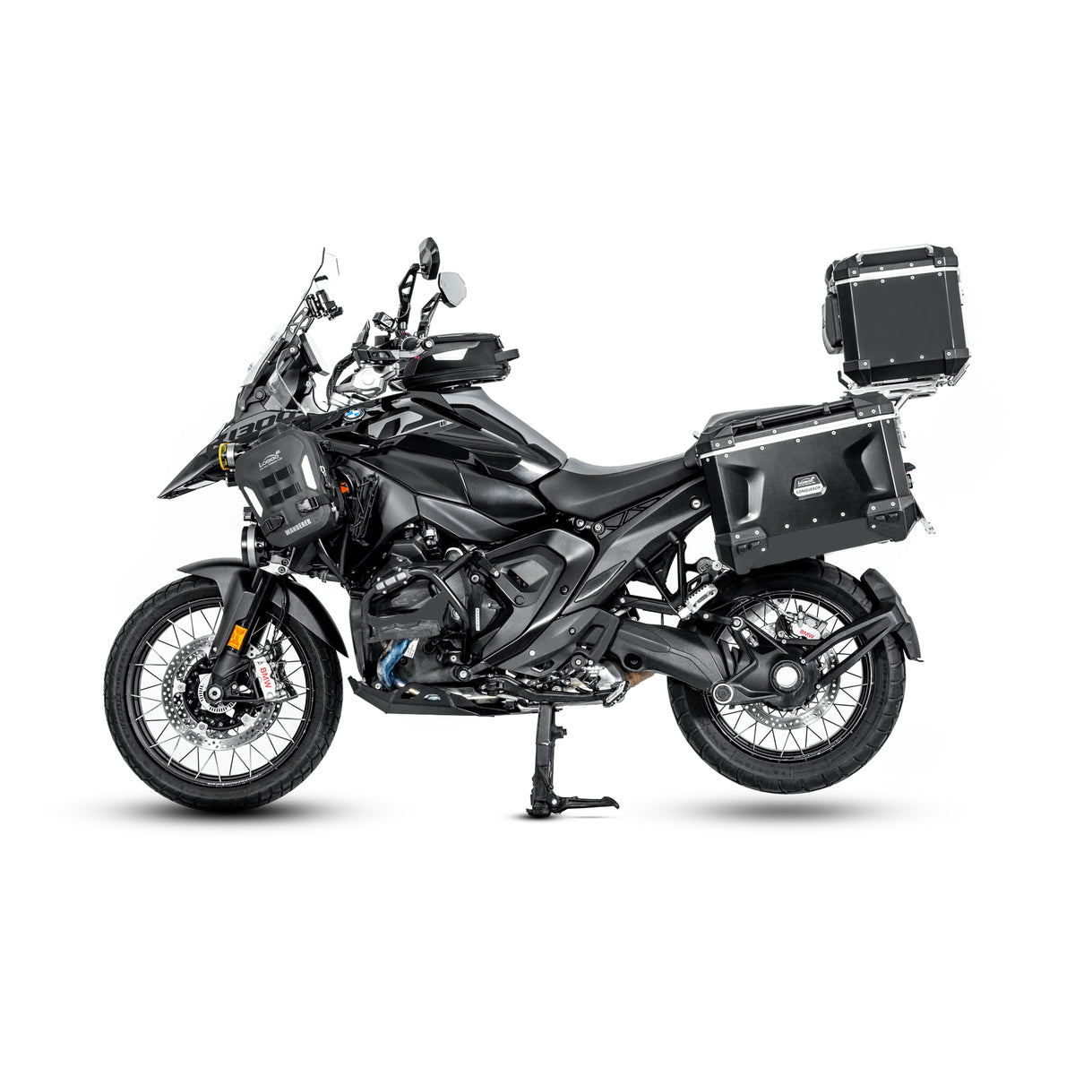 BMW R 1300 GS con paracoppa nero sotto il motore, vista laterale