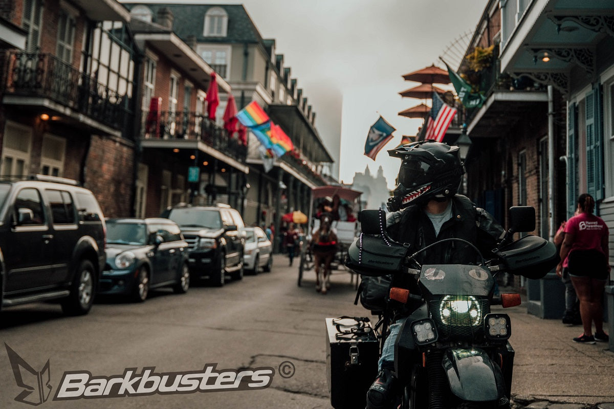Paramani Barkbusters BBZ montati su una Suzuki DR650