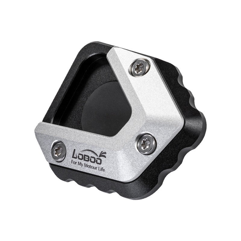 Piastra cavalletto LOBOO CJC613 in vista obliqua, con l'alloggiamento del piede originale