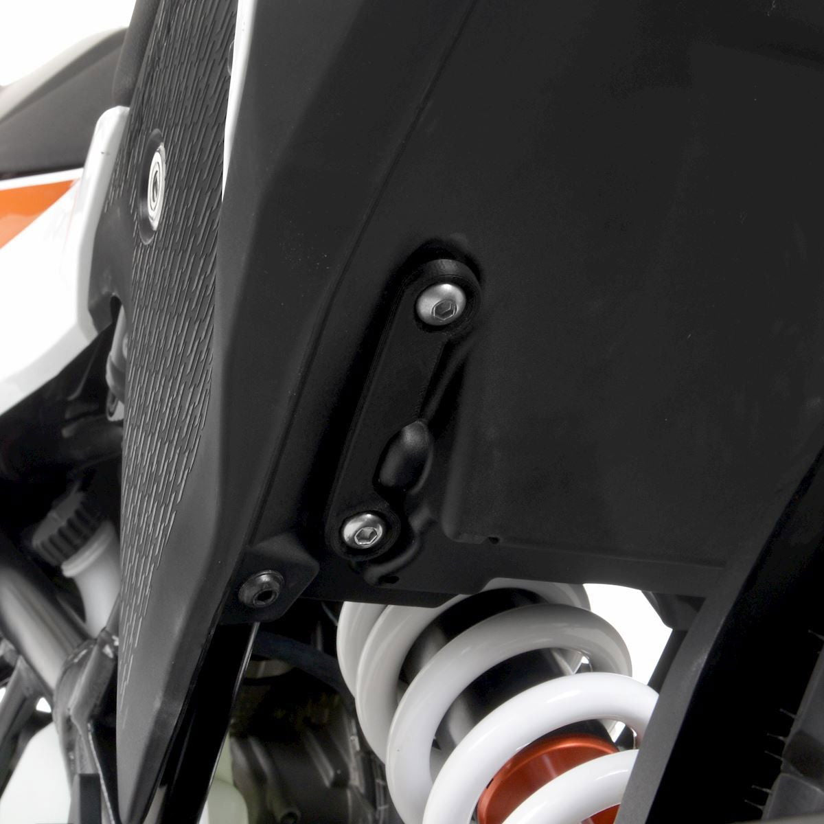 Placchette copri fori poggiapiedi posteriori (sing., lato SX), KTM 390 Adventure '20-