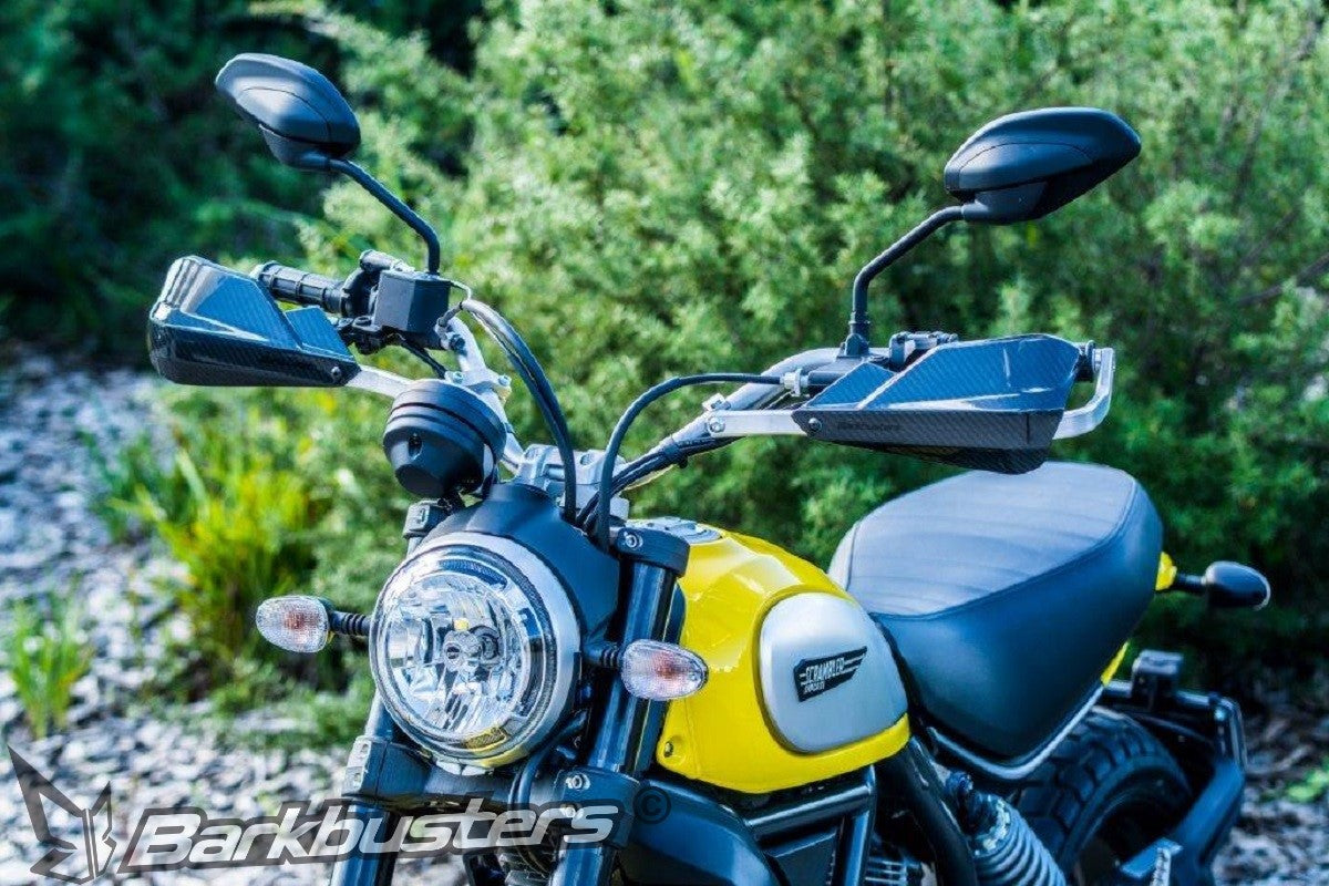 Plastiche paramani Barkbusters CARBON BCF-003 montate su una Ducati Scrambler