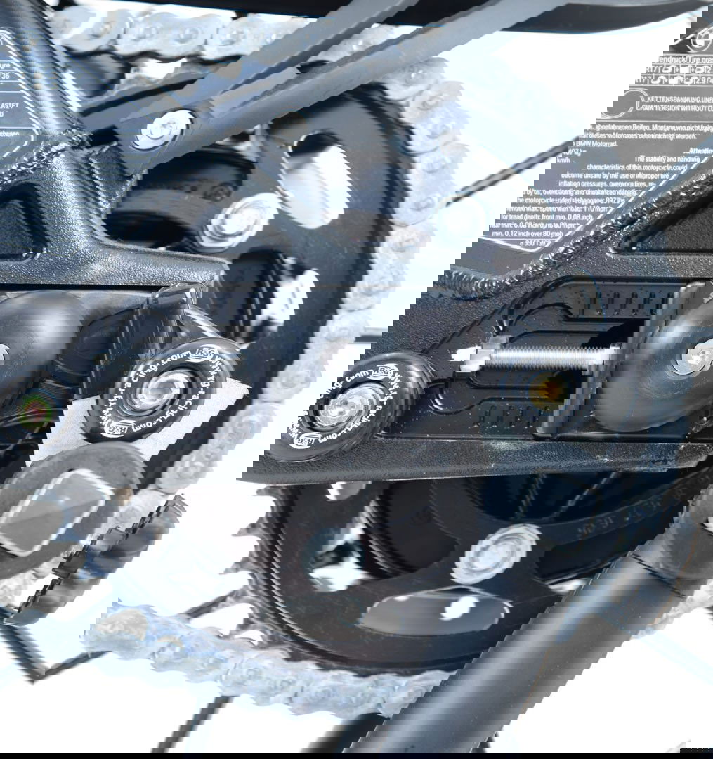 Protezione forcellone (allung.) Yamaha MT-10/Niken/ BMW S1000RR '10- /HP4/S1000R/S1000XR/F750/850GS/F900R '20-/F900XR '20- /GSXR