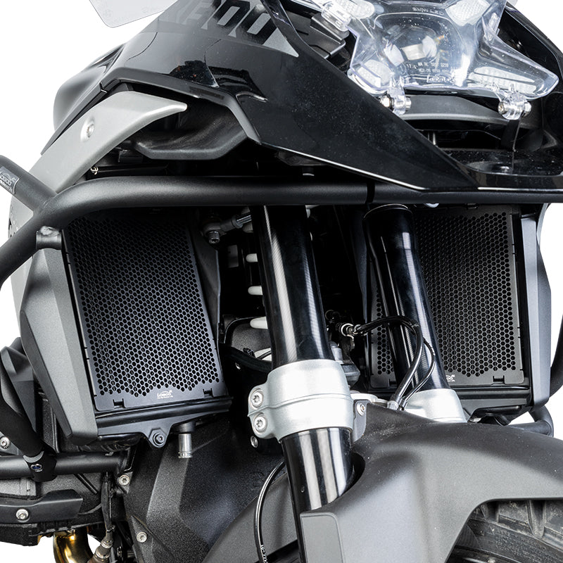 Protezione radiatore LOBOO CHW131 montata sul radiatore destro di una BMW R 1300 GS