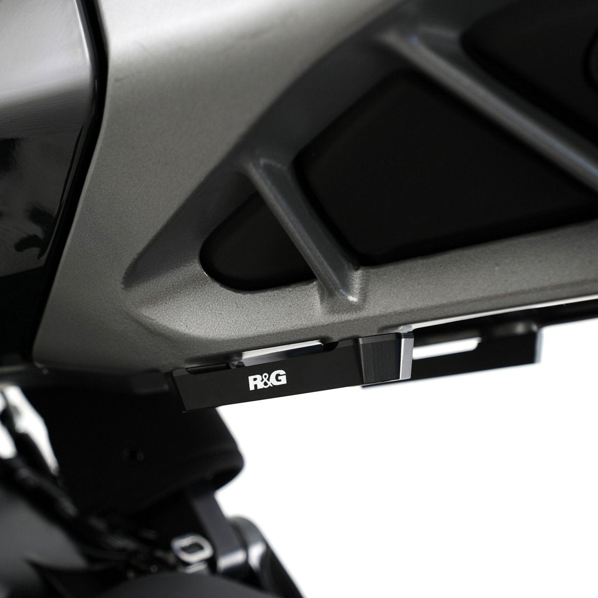 R G Racing Placchette Copri Fori Poggiapiedi Posteriori Sing Sx Triumph Speed 400 24 Scrambler 400 X 24 92830 - ENDURRAD