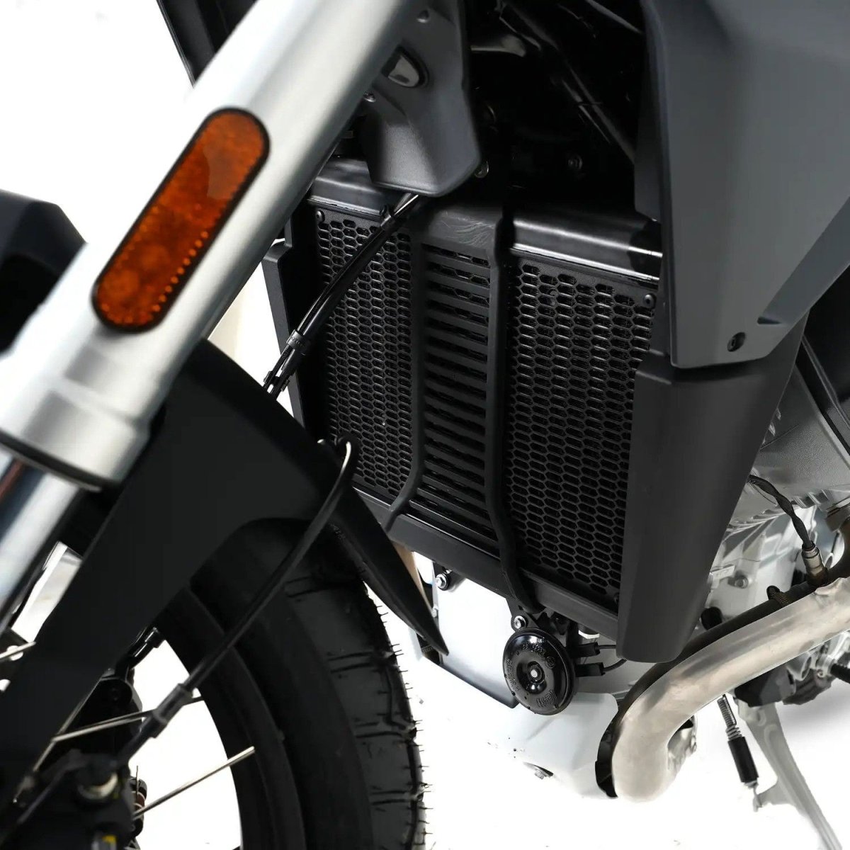 R&G Racing Protezione radiatore PRO colore nero per Moto Guzzi Stelvio '24 - ENDURRAD