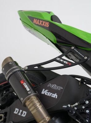 Staffa supporto scarico + piastra fori pedane posteriori, Kawasaki ZX 6 - R '09 - ENDURRAD