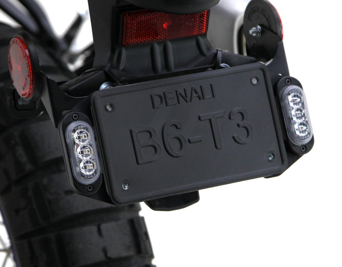 Dettaglio delle staffe portatarga DENALI con pod T3