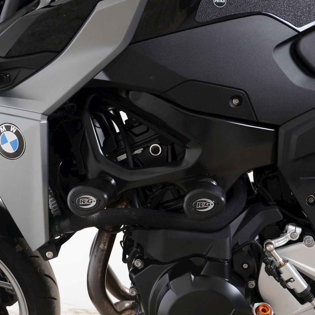 Tamponi Paratelaio Tipo Aero Montaggio A Motore Anteriore Bmw F900R 20 70997 Rg CP0490WH - ENDURRAD