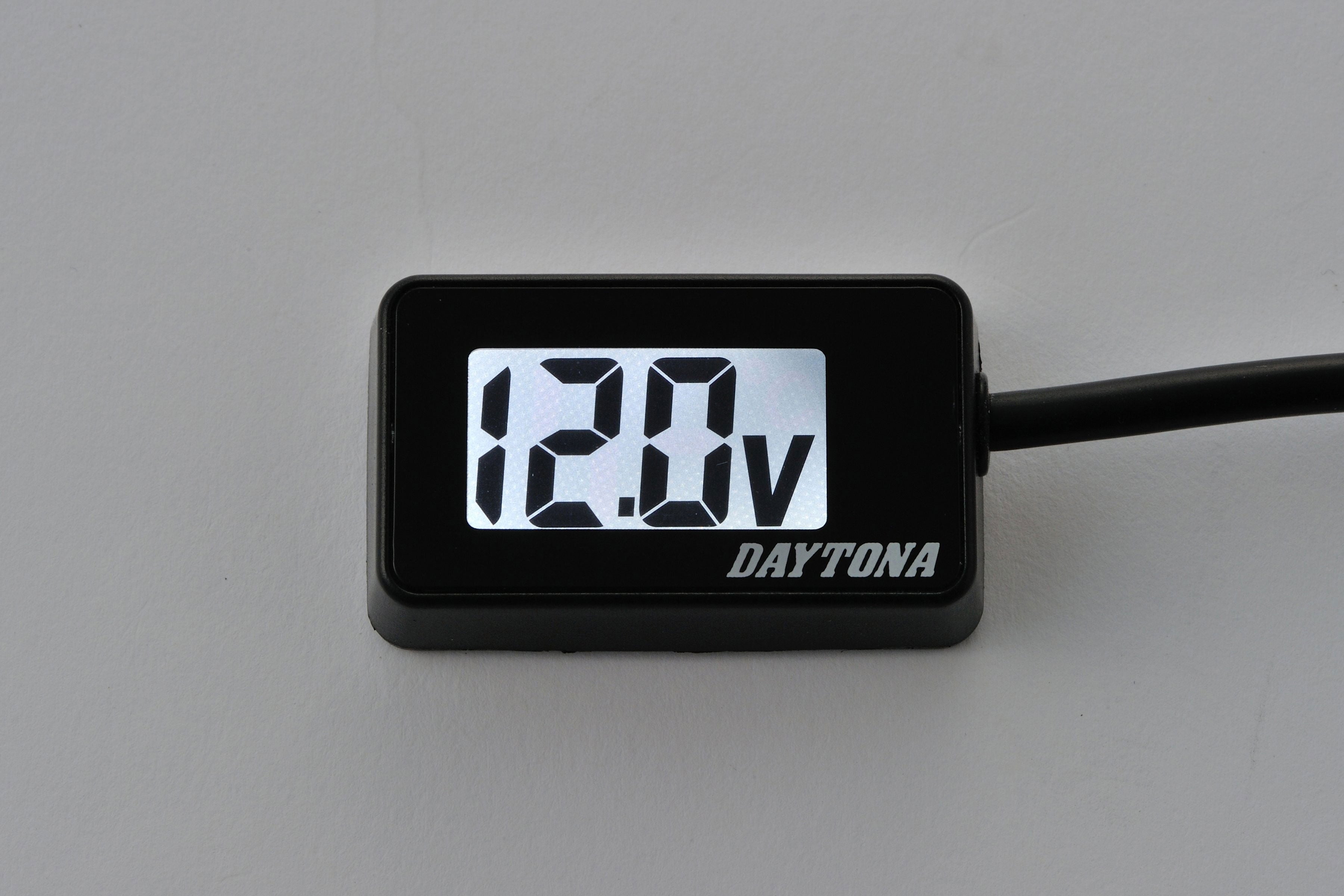 Daytona Compact Voltmeter 7.5 - 18 V - Professional Quality