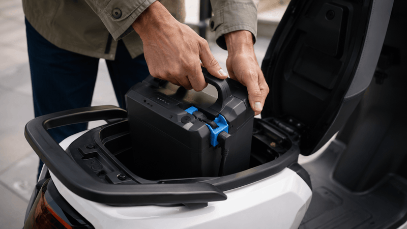 Batteria dello scooter elettrico: quanto dura, come si ricarica, come farla durare