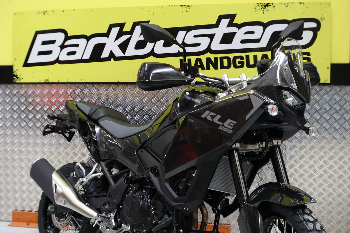 Kawasaki KLE500 con paramani Barkbusters Storm montati sul manubrio