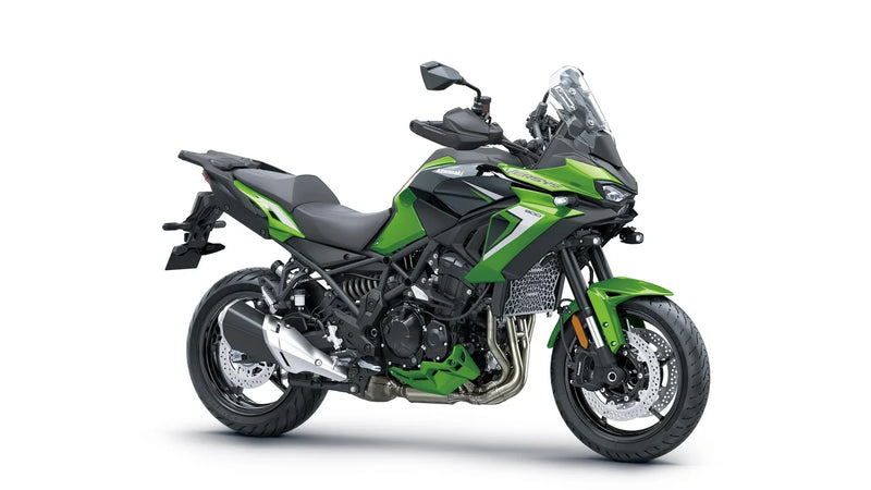 Kawasaki Versys 900 2027: prezzo, scheda tecnica, radar ARAS e differenze con la SE