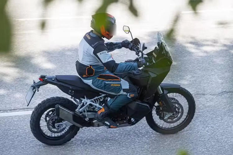 KTM 990 Adventure: cosa si sa davvero, cosa dirà EICMA 2026 e cosa fare se hai una 790 o una 890 Adventure