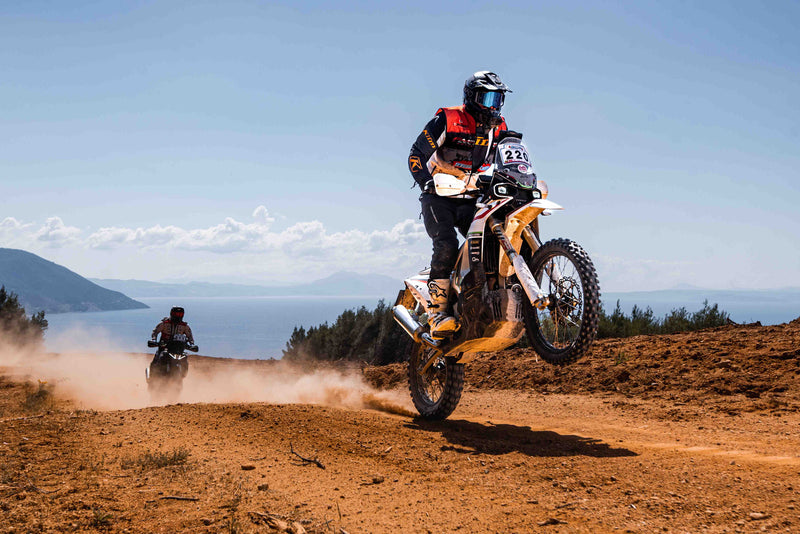 Noleggio moto Catania: moto adventure e tour off-road in Sicilia, prezzi, requisiti e contatti