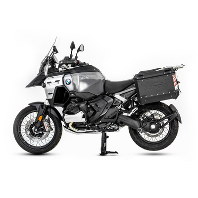 BMW R 1300 GS Adventure con la sola valigia laterale LOBOO PIKE TRACKER nera montata sul telaio JP151B, senza bauletto