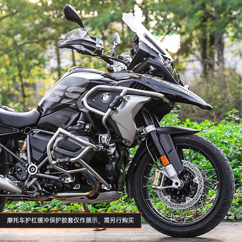 Crash bar LOBOO CHG08 argento sul lato destro della BMW R 1250 GS, barra alta e bassa