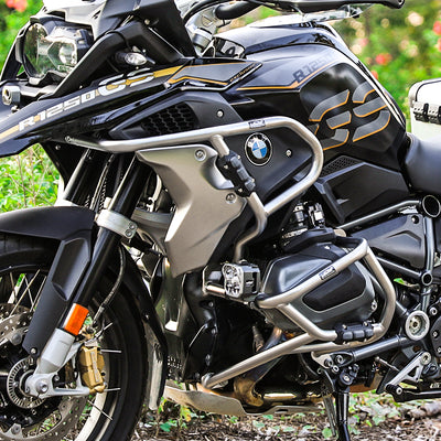 Set completo argento LOBOO CHG08 sul lato sinistro della BMW R 1250 GS con faretto montato
