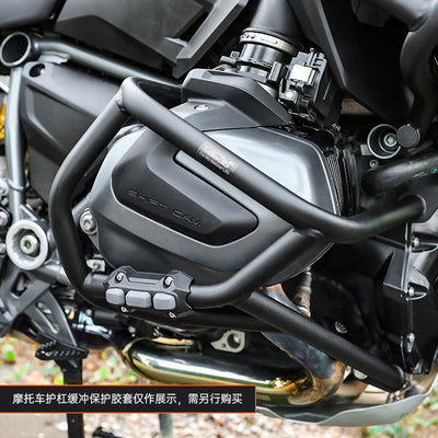 Barra paramotore inferiore nera LOBOO CHG08 attorno alla testata e al carter della BMW R 1250 GS