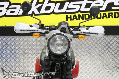 Royal Enfield Scram 411 con paramani Barkbusters VPS montati sul kit BHG-104