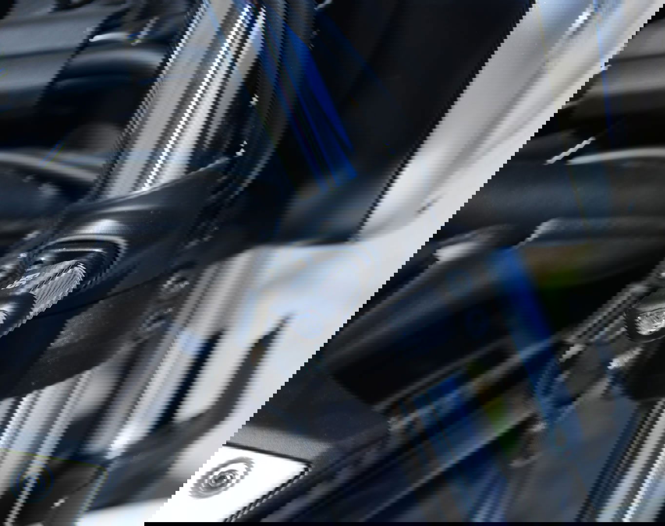 Adattatori per minifrecce anteriori per Kawasaki VULCAN S '15- / Vulcan Cafè '18- - alluminio (minifrecce non incluse)