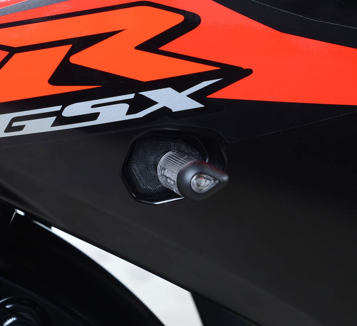 Adattatori per minifrecce anteriori per Suzuki GSX-R 125  - uso con minifrecce  (minifrecce non incluse) FAP0022BK R&G