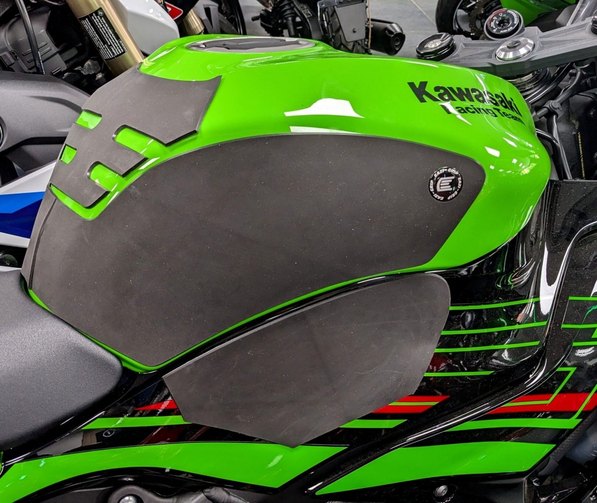 Adesivo serbatoio moto EAZI - GRIP unico KAWASAKI ZX - 6R 2019 - 2025 - ENDURRAD