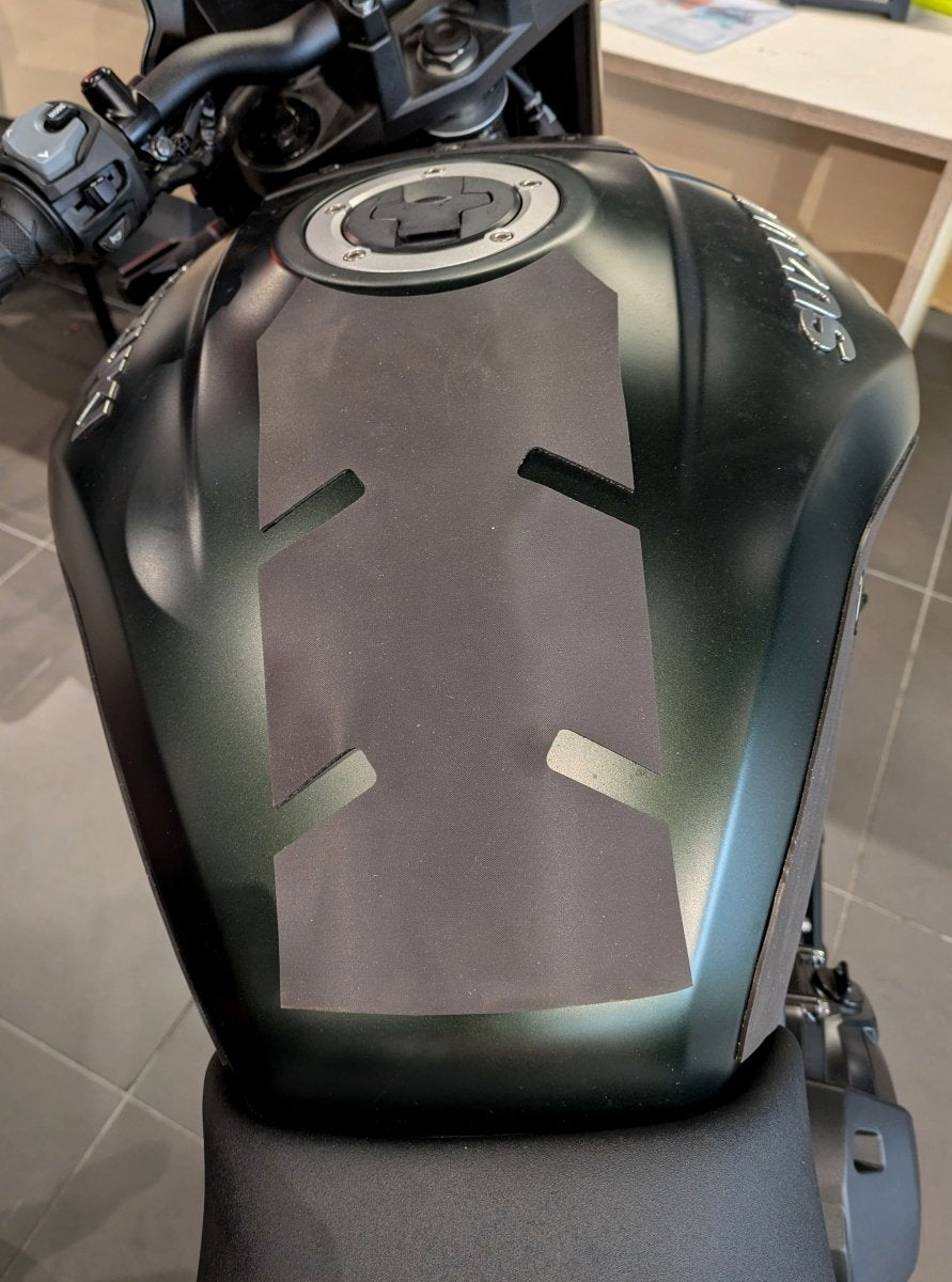 Adesivo serbatoio unico SUZUKI GSX - 8T & GSX - 8TT 2025 - EAZI - GRIP - ENDURRAD