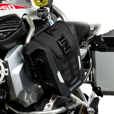 Borsa per crash bar LOBOO WANDERER montata sulla barra paramotore di una BMW R 1250 GS Adventure