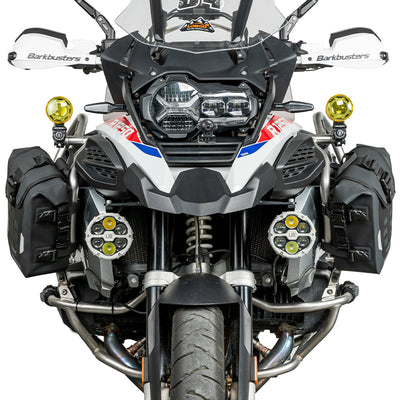 BMW R 1250 GS Adventure vista frontale con due borse LOBOO WANDERER sulle crash bar