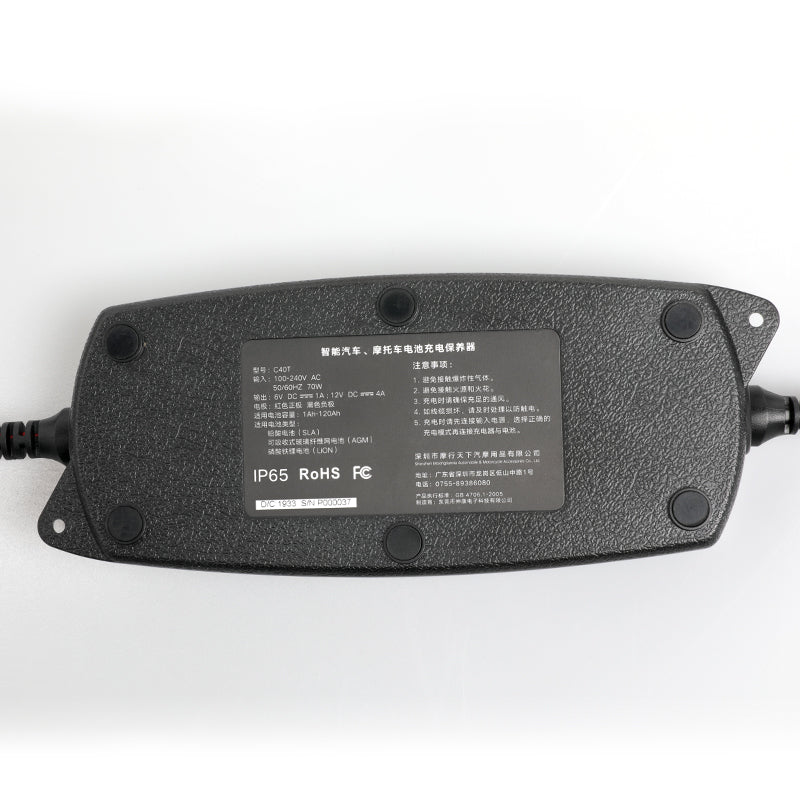 Display LCD e tasti per tipo di batteria e corrente di carica