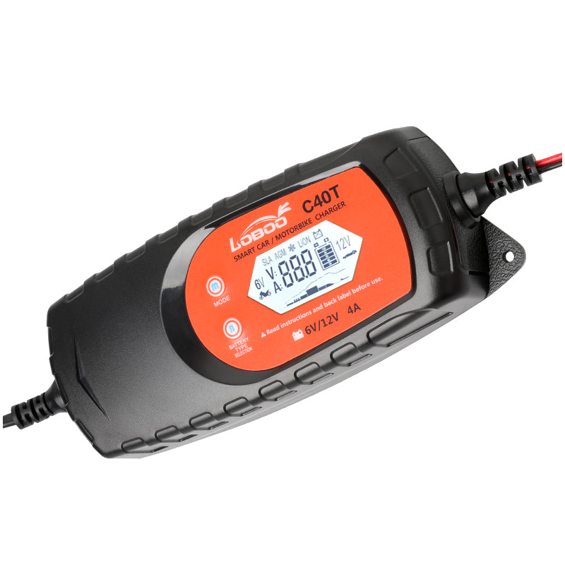 Caricabatterie collegato alla batteria della moto