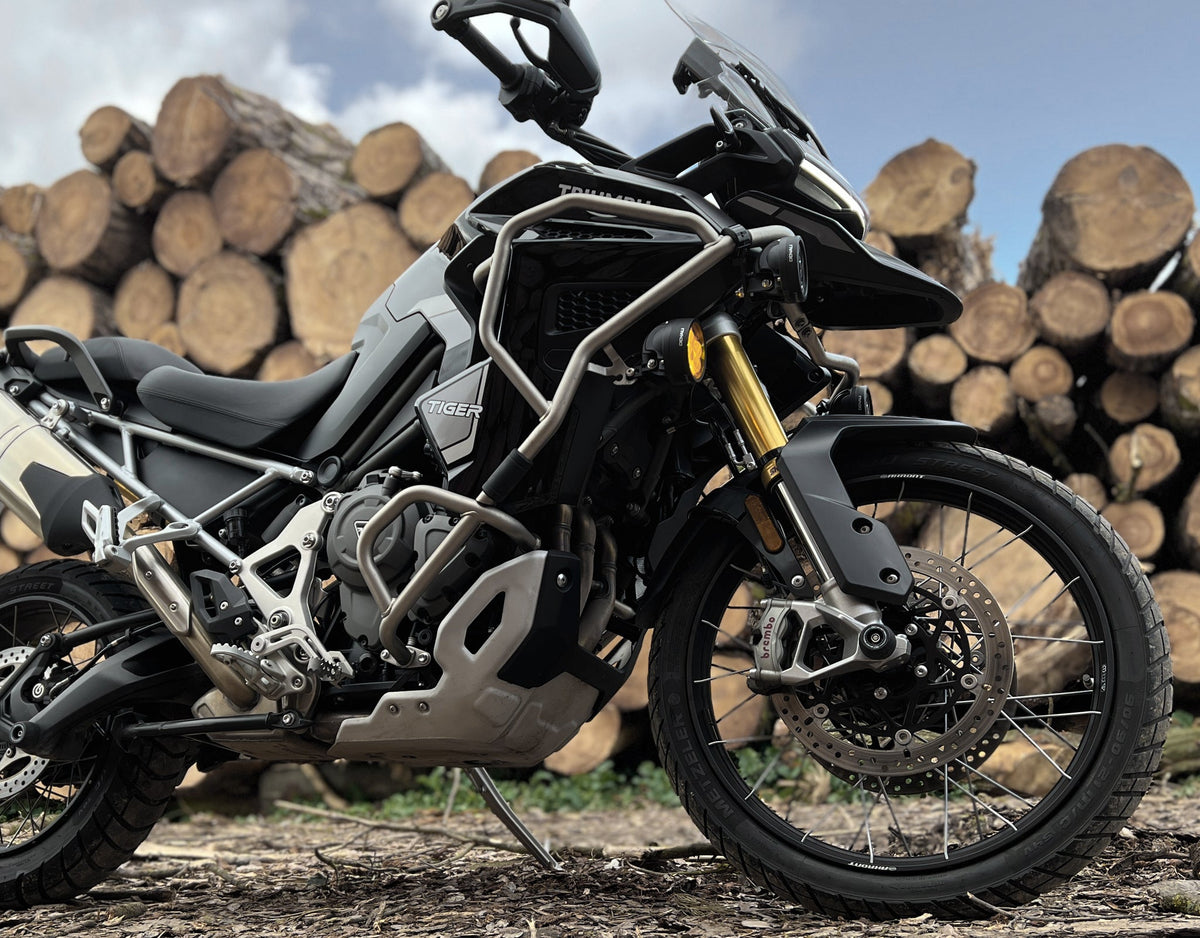 Centralina CANsmart DNLWHS24600 montata su Triumph Tiger 900 con faretti accesi