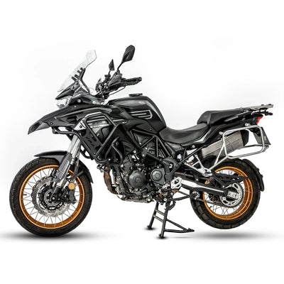 Benelli TRK 552X con paramani LOBOO CHS683, vista laterale della moto