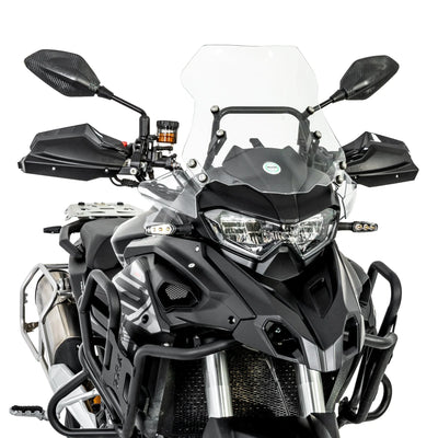 Paramani LOBOO CHS683 montati su Benelli TRK 552X, vista frontale ravvicinata