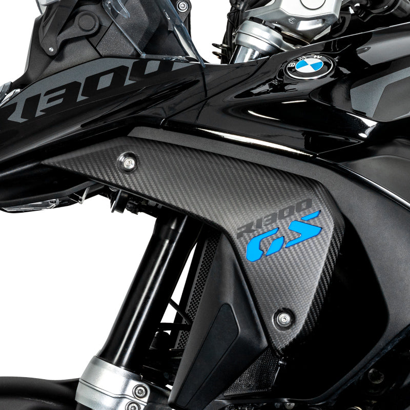 Cover radiatore in carbonio LOBOO montata sul lato destro di una BMW R 1300 GS